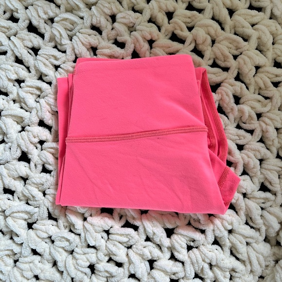 Lululemon Hot pink low rise winder under crop size 4 - Picture 3 of 3